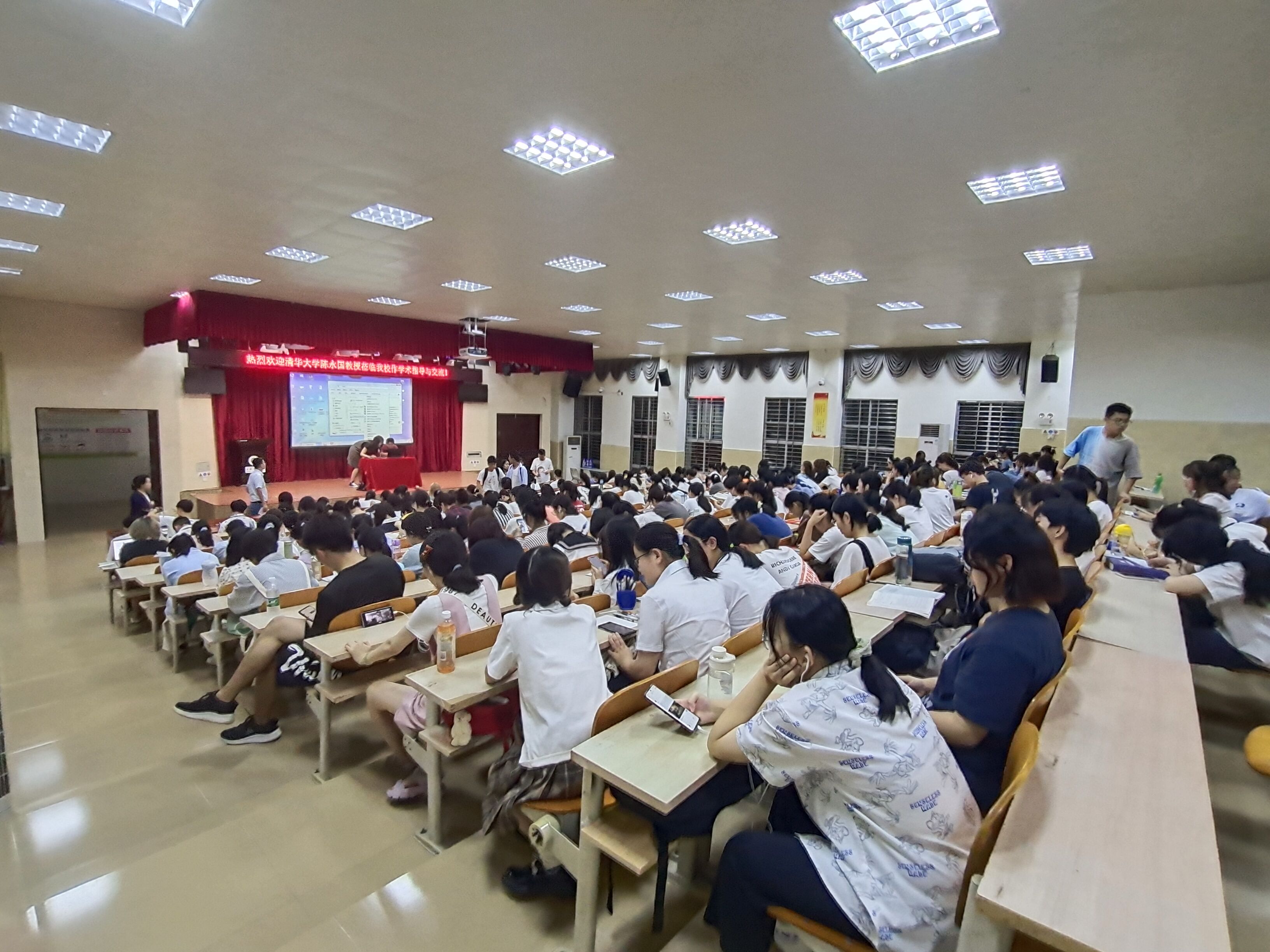 清华大学外文系陈永国教授到我校作学术交流