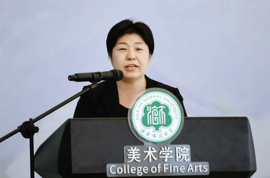 “白风景”—刘春冰油画作品巡展在海南师范大学美术馆开幕